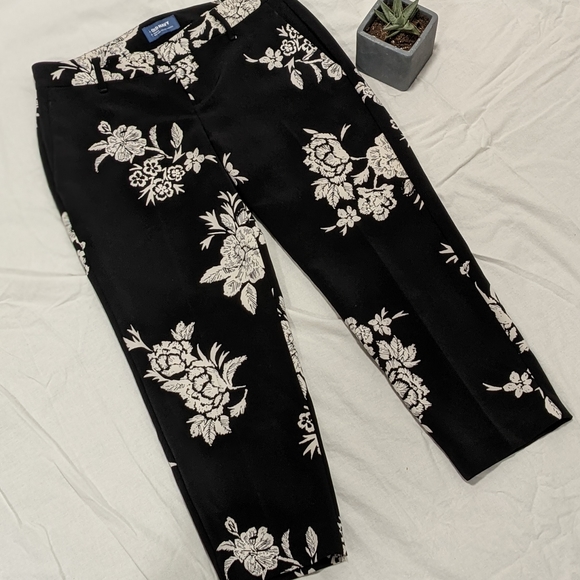 Old Navy floral Harper pants (petite) - Picture 1 of 3